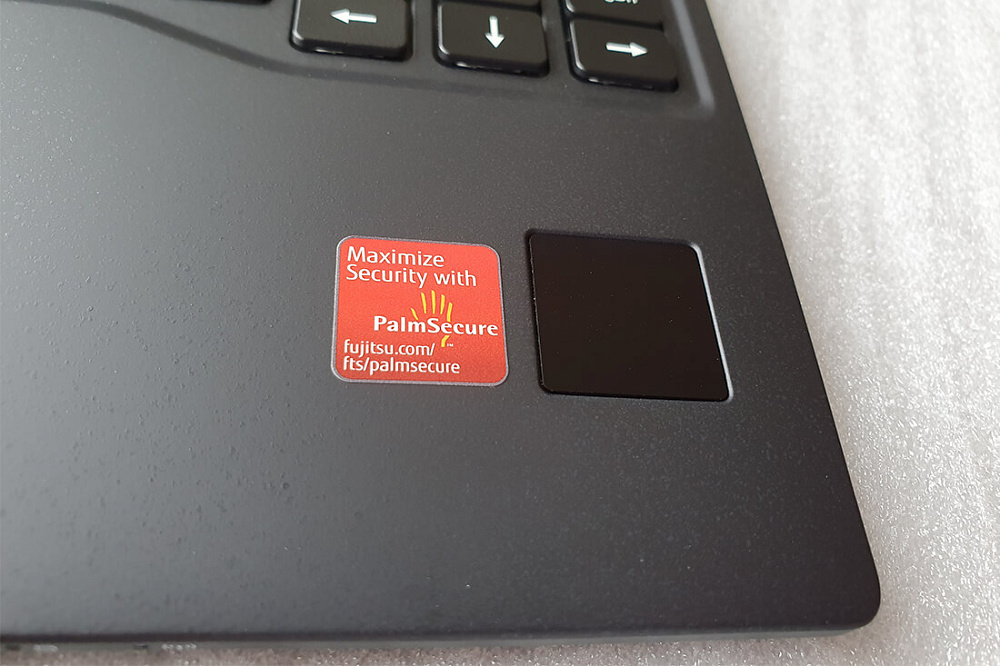 Ноутбук Fujitsu LIFEBOOK U939 black, Full HD IPS Anti-glare Touch